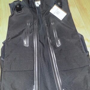 Nike Men's Black Vest with Zipper Details